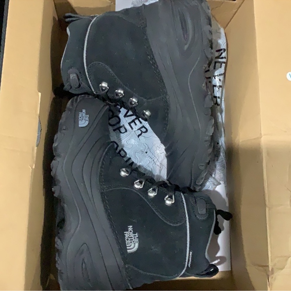 Boys The North Face Boots black size 2.